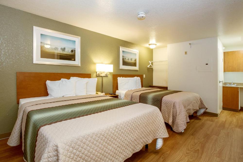 Studio with Two Queen Beds Non-Smoking  interior